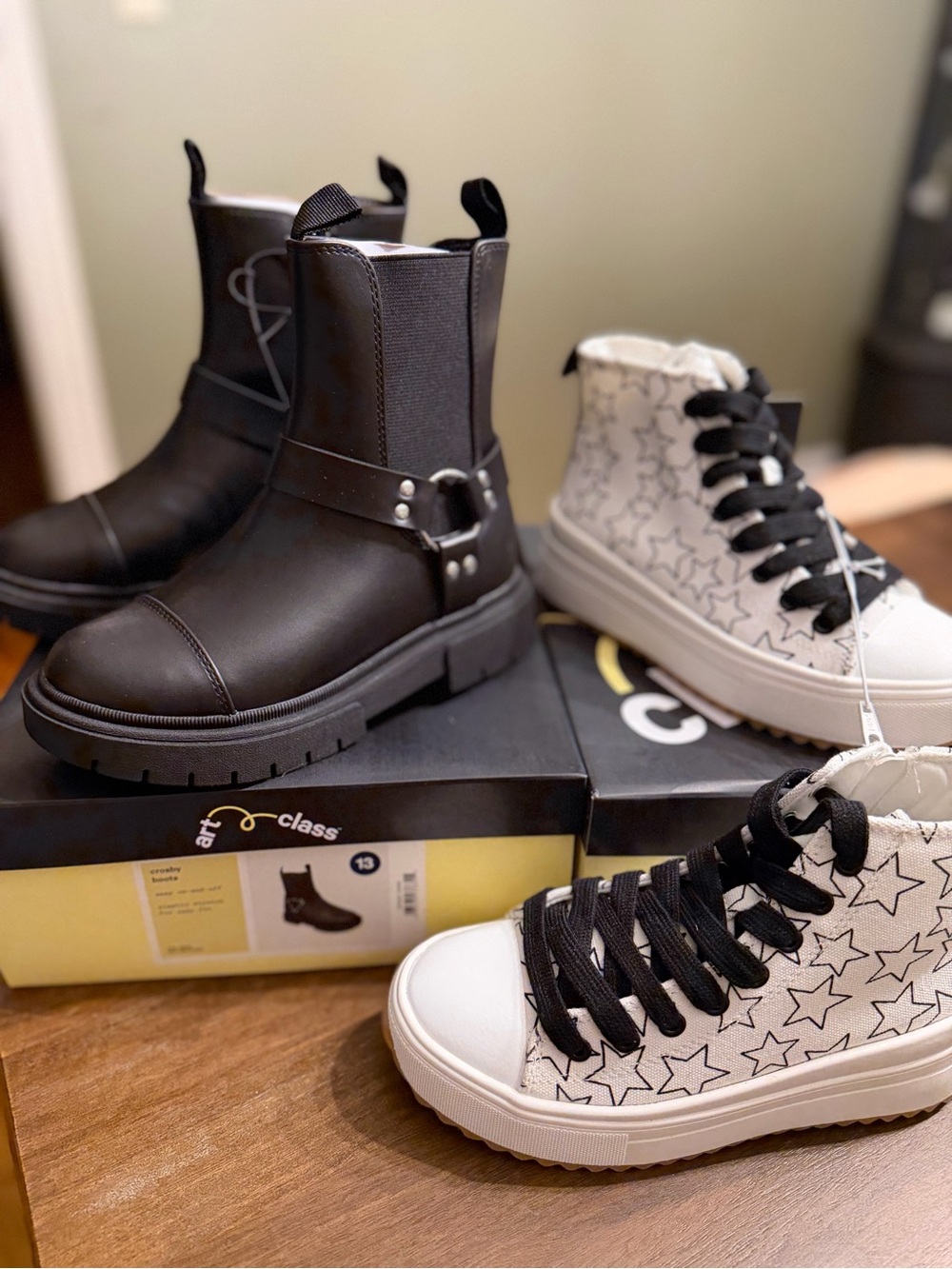 Kids Black Chelsea Boots & White Star High-Top Sneakers by Art Class - Girls 13